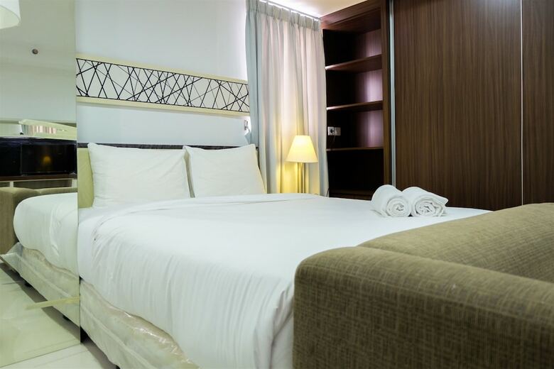 Studio Apartment With Bathtub At Azalea Suites