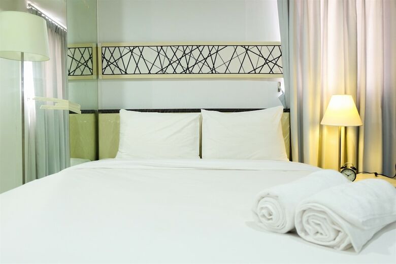 Studio Apartment With Bathtub At Azalea Suites