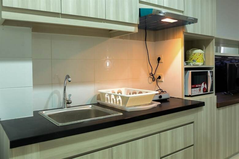 Studio Apartment With Bathtub At Azalea Suites