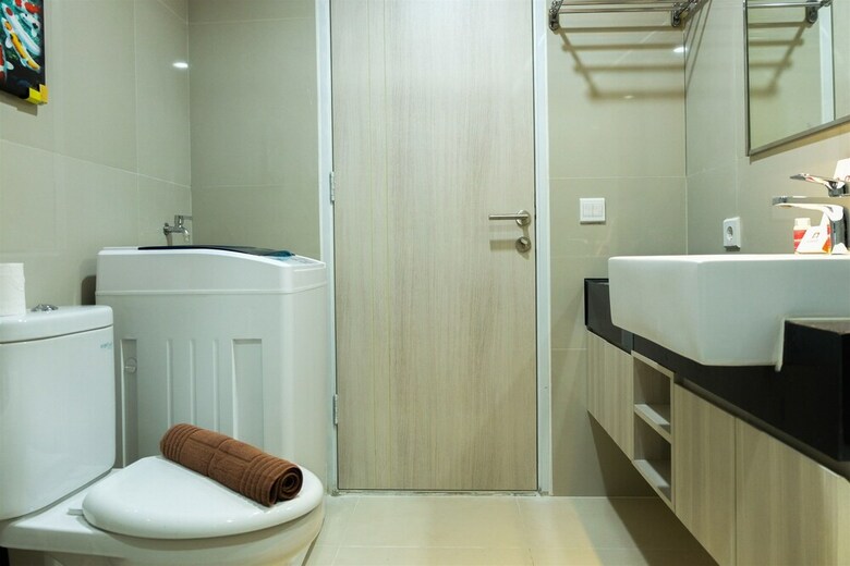 Studio Apartment With Bathtub At Azalea Suites