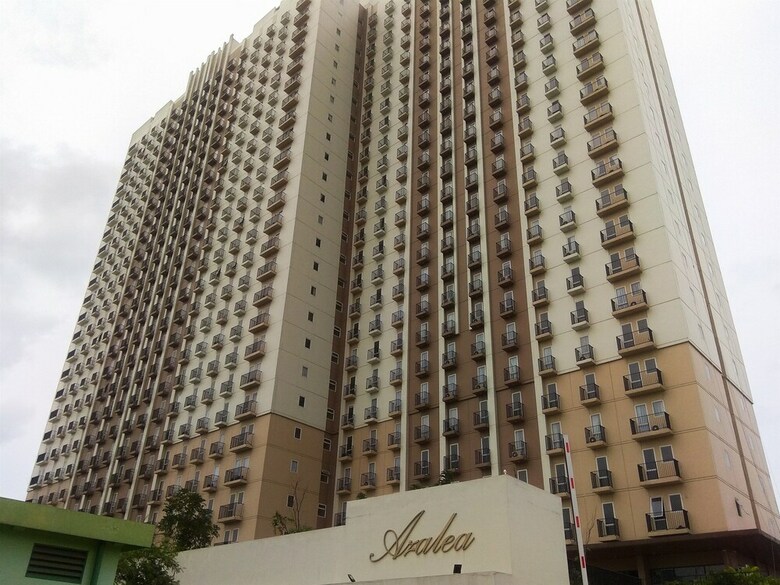 Studio Apartment With Bathtub At Azalea Suites