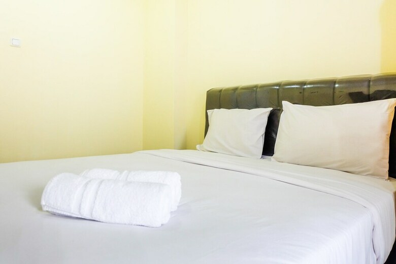 Minimalist Studio Green Pramuka Apartment