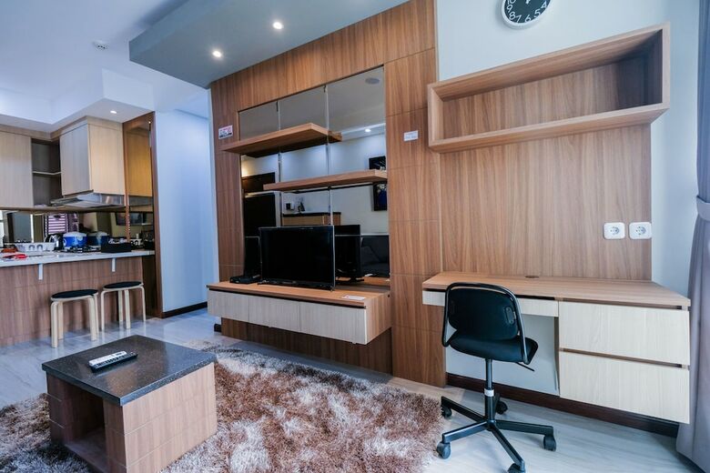 Strategic Location 2br Gallery West Apartment