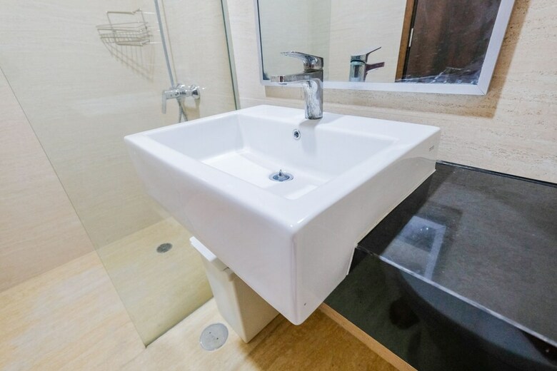 Strategic Location 2br Gallery West Apartment