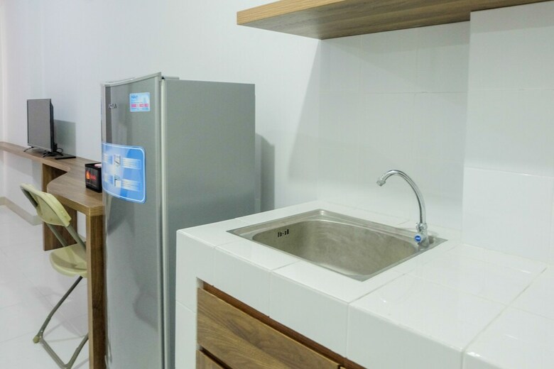 Comfortable Studio Azalea Suites Apartment