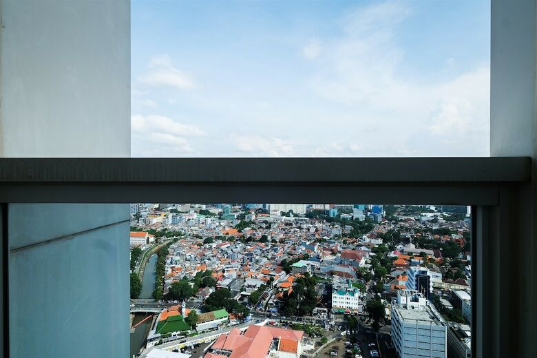 Comfortable Studio At Menteng Park Apartment