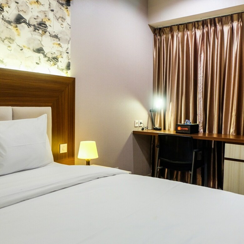 Clean Studio Apartment At Grand Kamala Lagoon