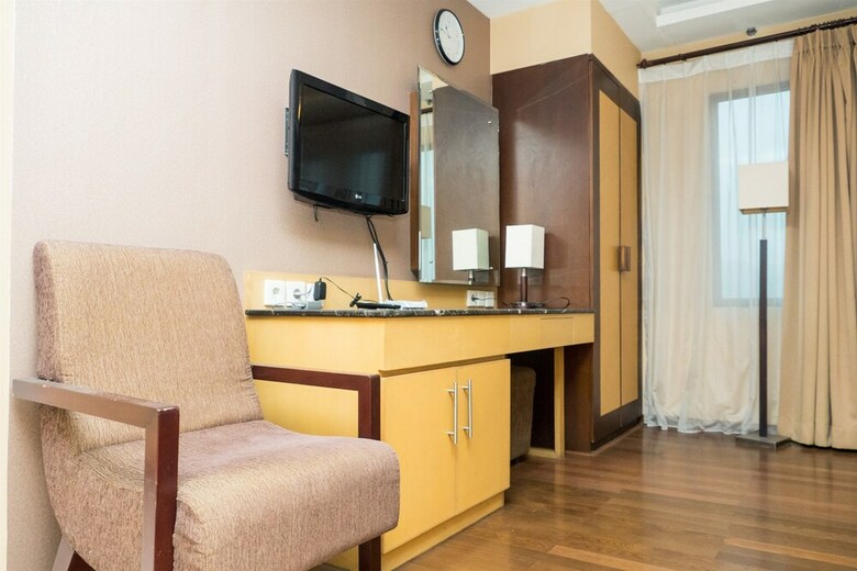 Spacious Studio Room At Grand Setiabudi Apartment