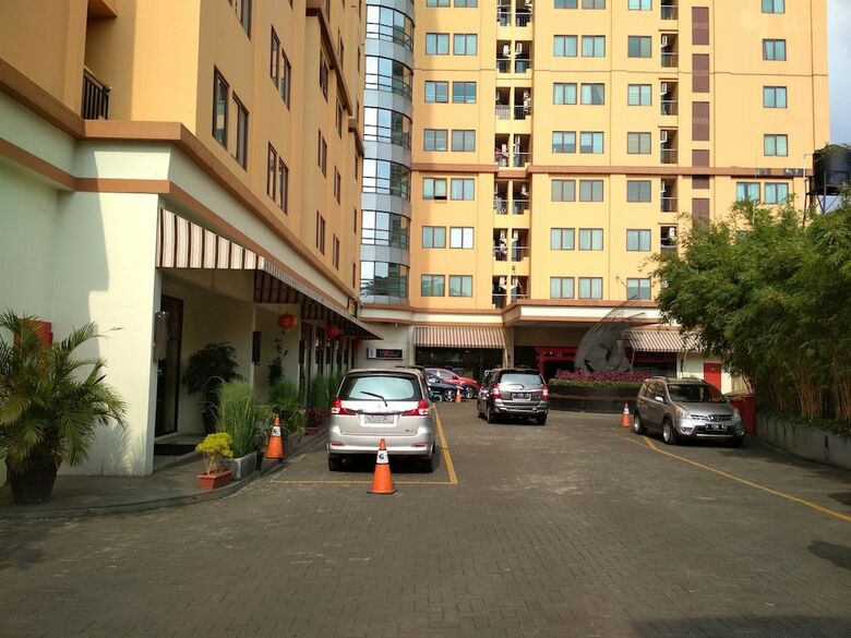 Spacious Studio Room At Grand Setiabudi Apartment