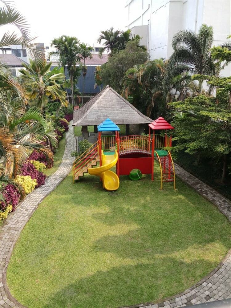 Spacious Studio Room At Grand Setiabudi Apartment