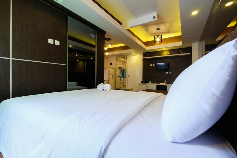 Spacious Studio Room At Green Pramuka Apartment