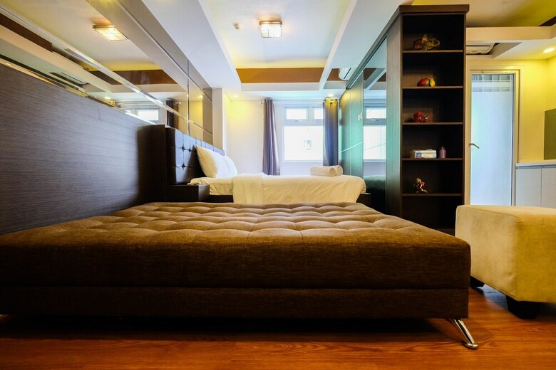 Spacious Studio Room At Green Pramuka Apartment