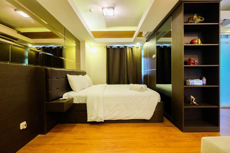Spacious Studio Room At Green Pramuka Apartment