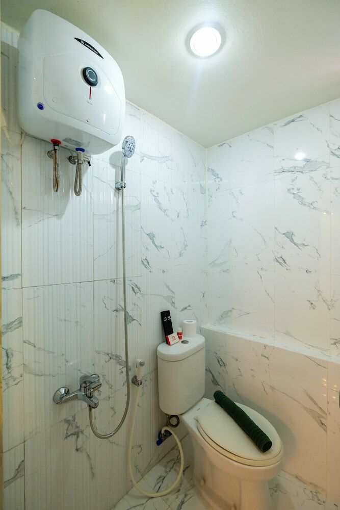Spacious Studio Room At Green Pramuka Apartment