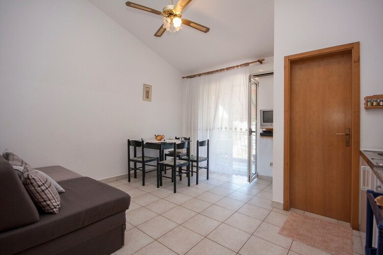 Apartments Maretic