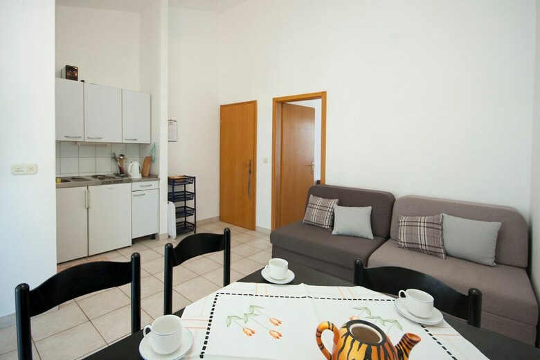 Apartments Maretic