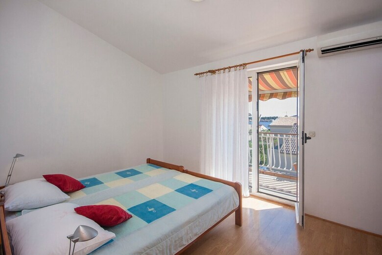 Apartments Maretic