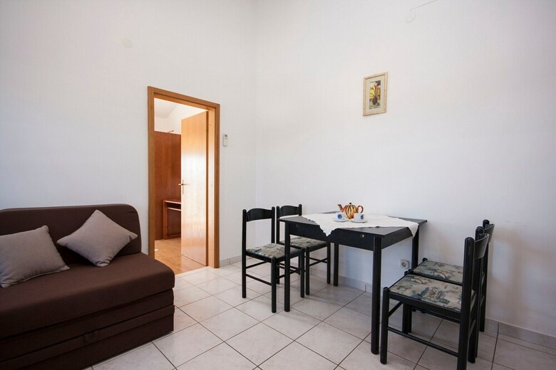 Apartments Maretic