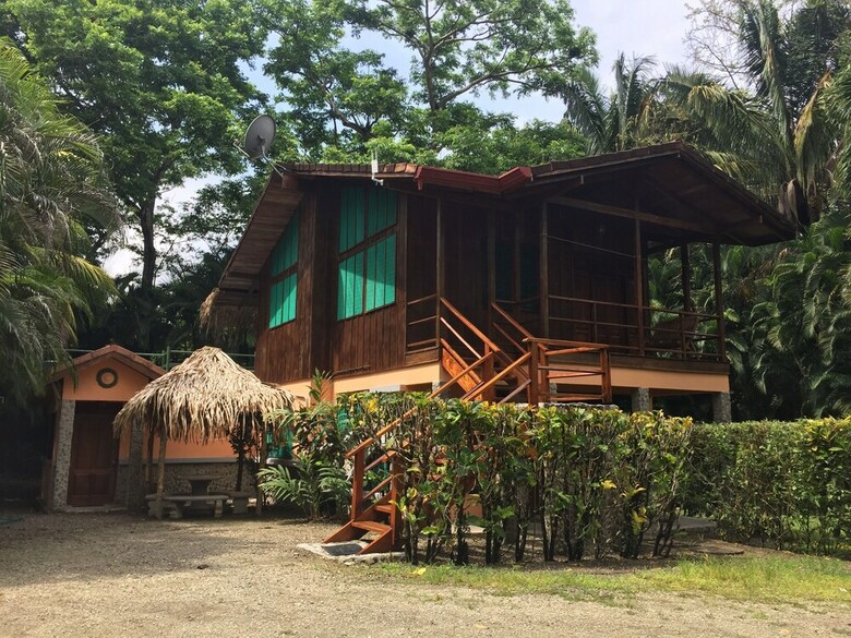 Hostal Mal Pais Surf Camp
