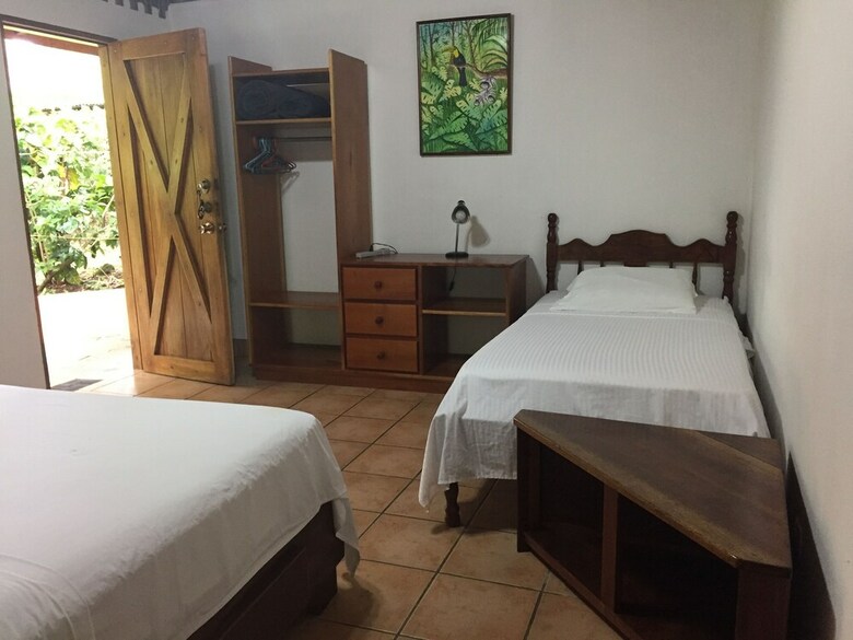 Hostal Mal Pais Surf Camp