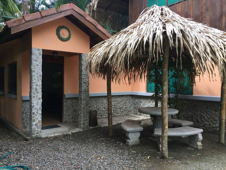 Hostal Mal Pais Surf Camp