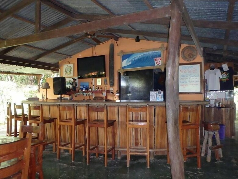Hostal Mal Pais Surf Camp