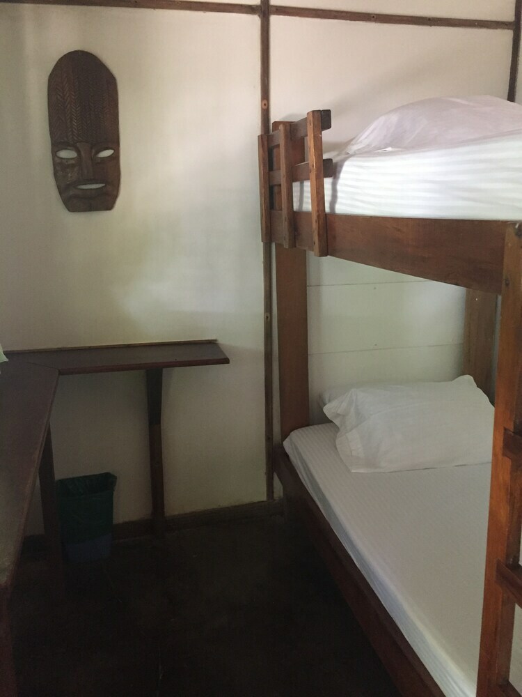 Hostal Mal Pais Surf Camp