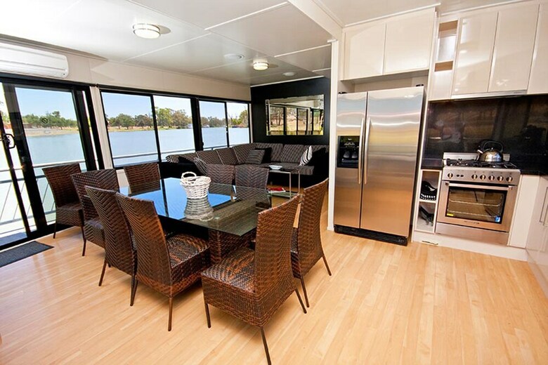 All Seasons Houseboats
