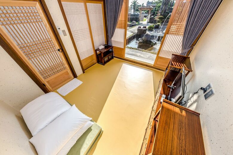 Jeju Hanok Hotel Hallagung