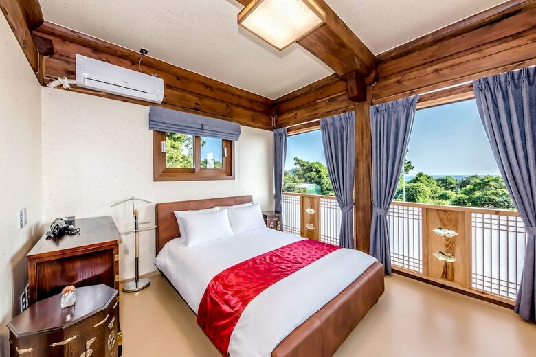 Jeju Hanok Hotel Hallagung