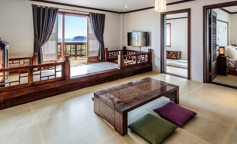 Jeju Hanok Hotel Hallagung