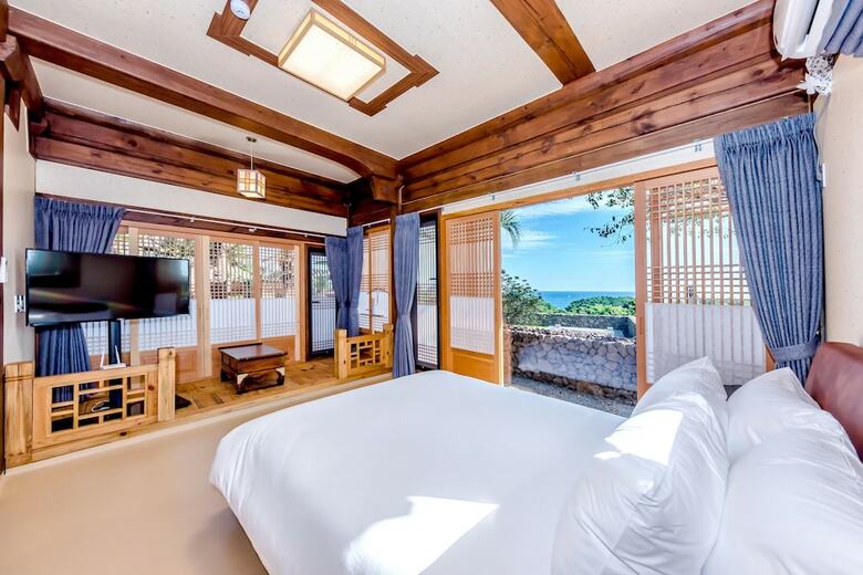 Jeju Hanok Hotel Hallagung