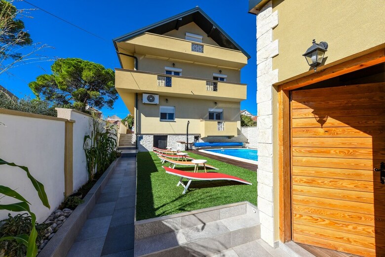 Holiday Apartments Yes Peace