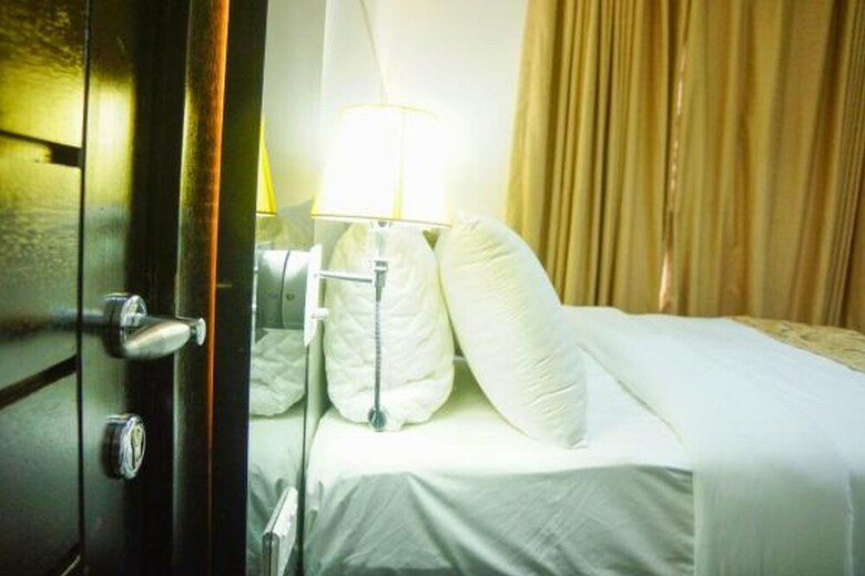 Hotel Ziroc Residence
