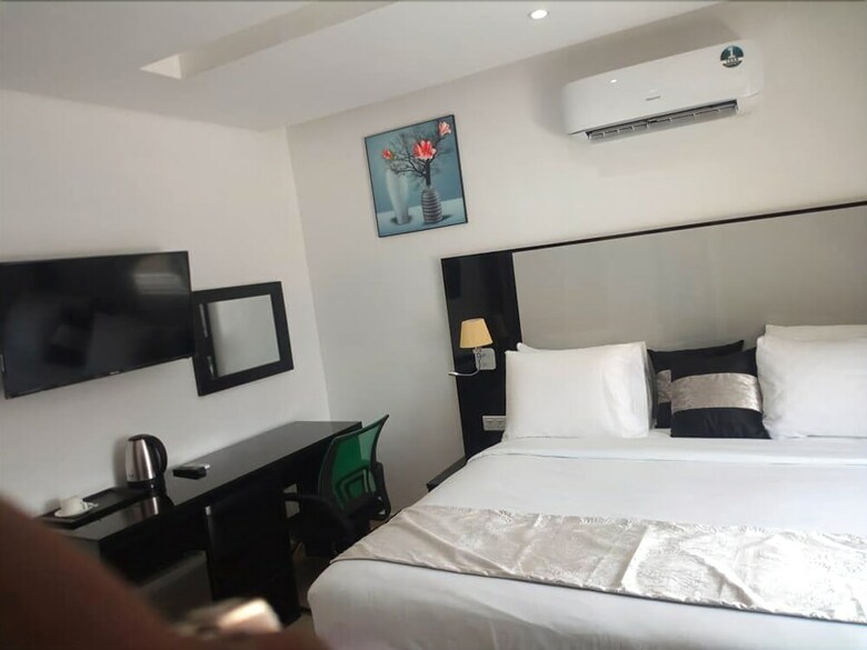 Hotel Ziroc Residence