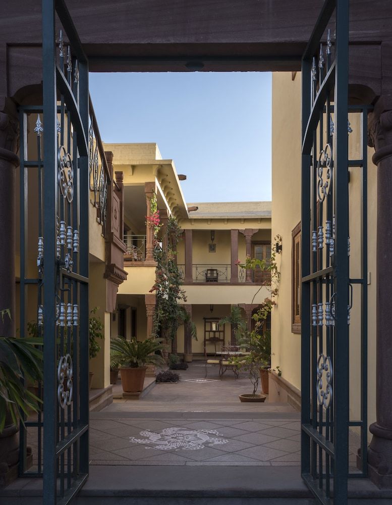 Hotel  Ratan  Vilas