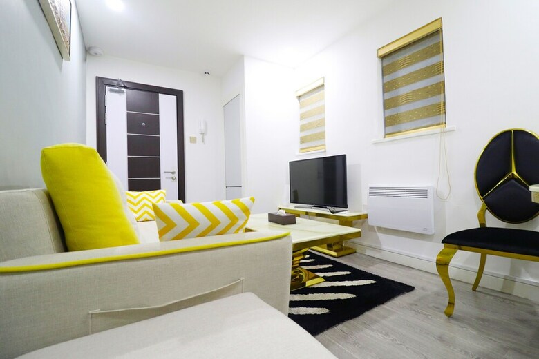 Queen Stay Apartments