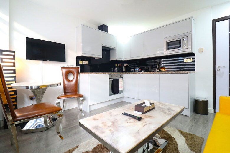Queen Stay Apartments