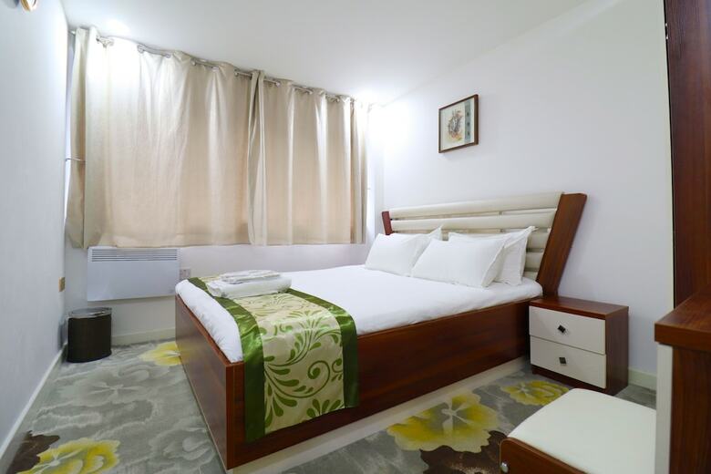 Queen Stay Apartments