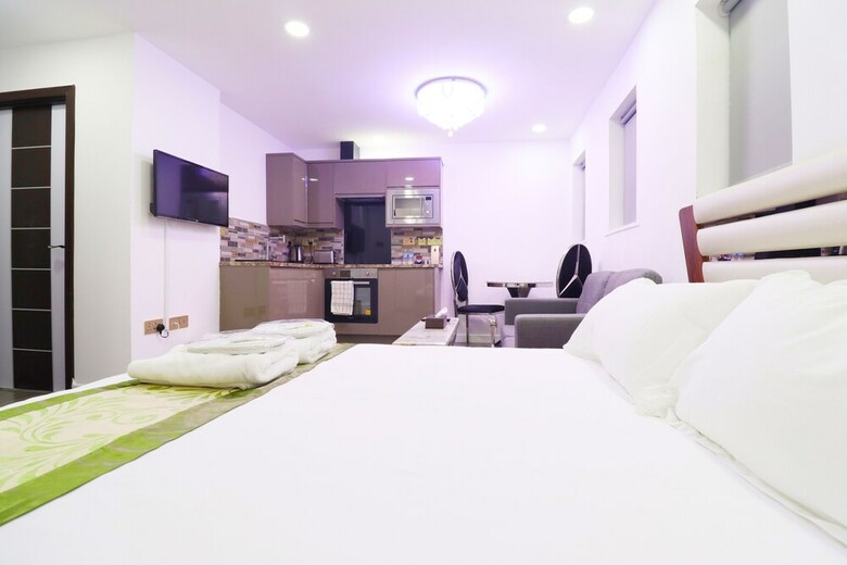 Queen Stay Apartments