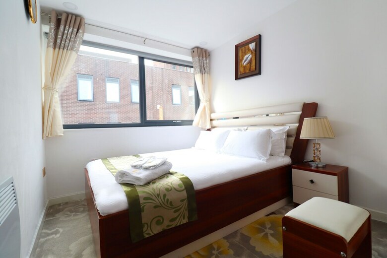 Queen Stay Apartments