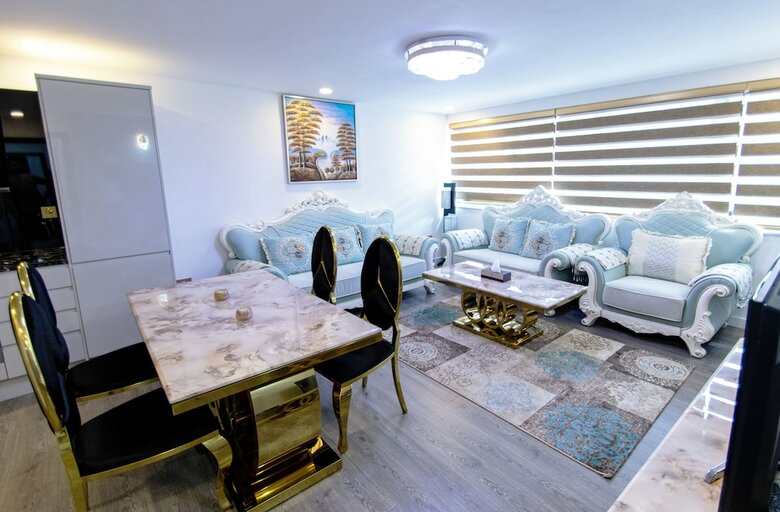 Queen Stay Apartments