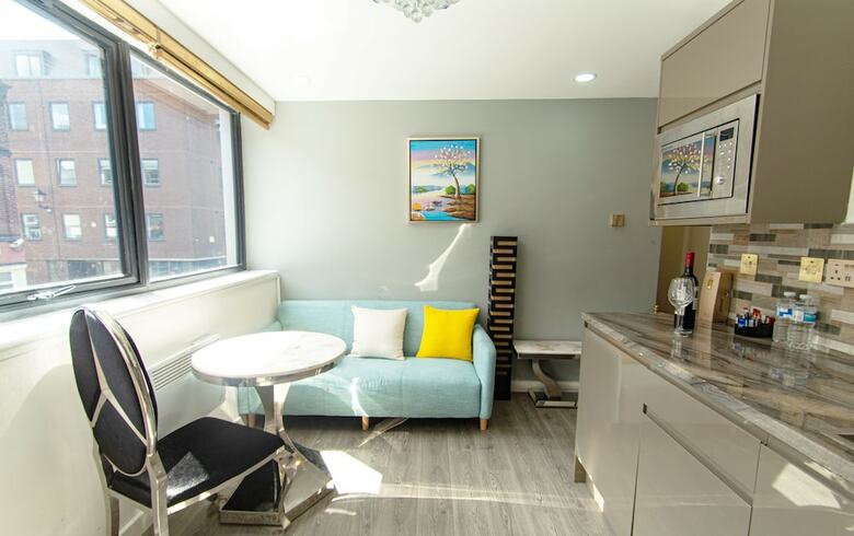 Queen Stay Apartments