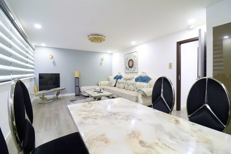 Queen Stay Apartments