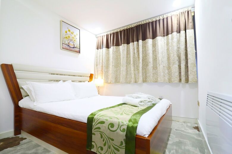 Queen Stay Apartments