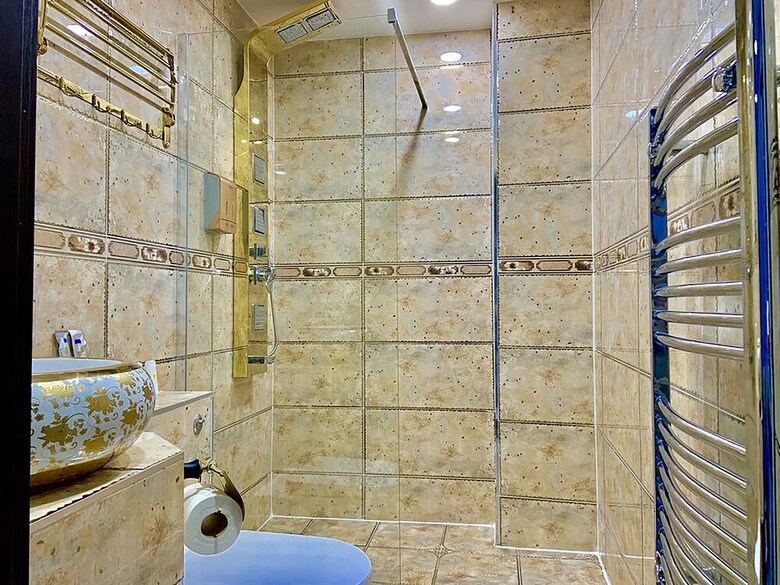 Queen Stay Apartments