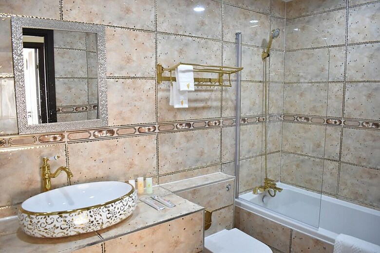 Queen Stay Apartments