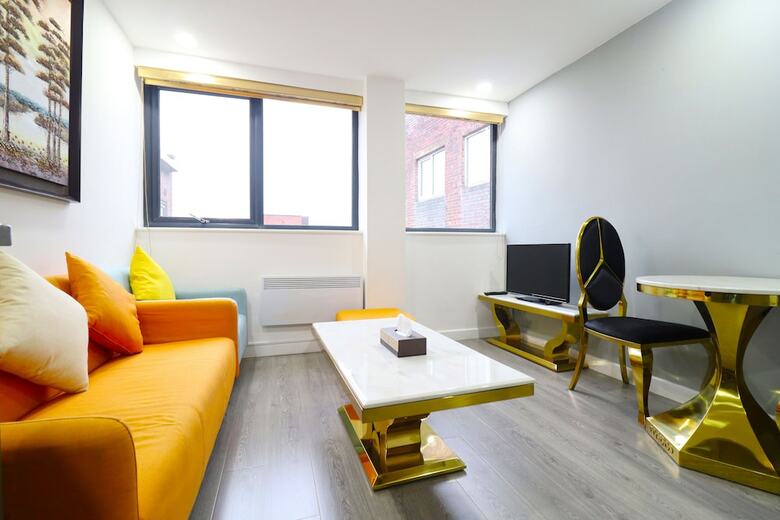 Queen Stay Apartments
