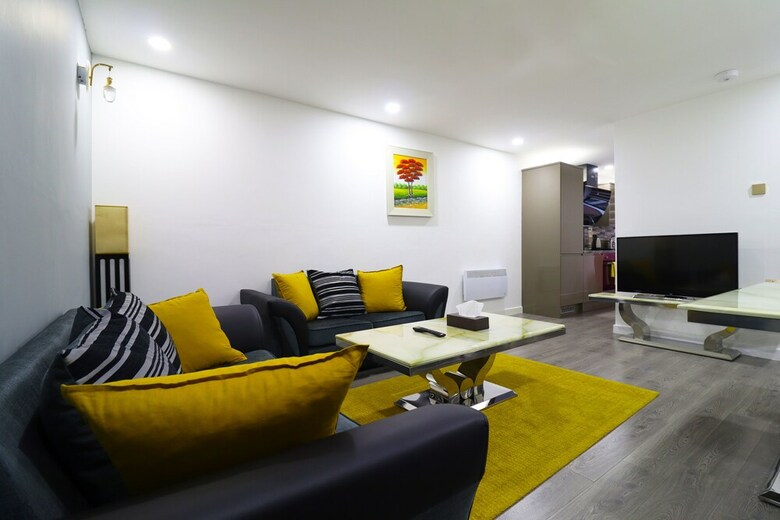 Queen Stay Apartments