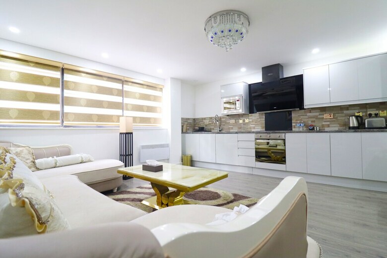 Queen Stay Apartments